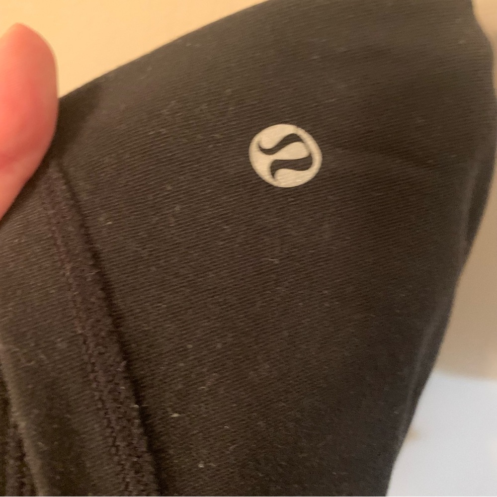 Lululemon Reversible Black Shorts 10 - Picture 5 of 9
